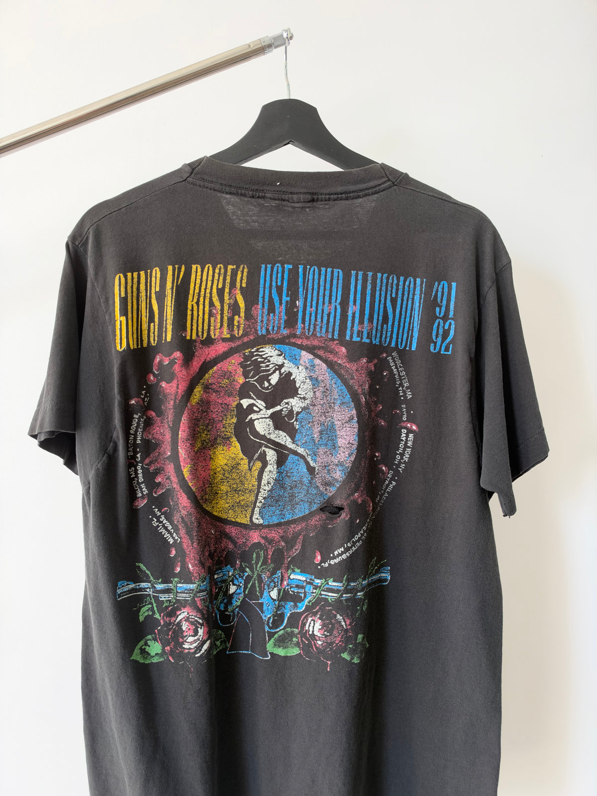 1991 Vintage Guns N' Roses "Use Your Illusion Tour" Shirt