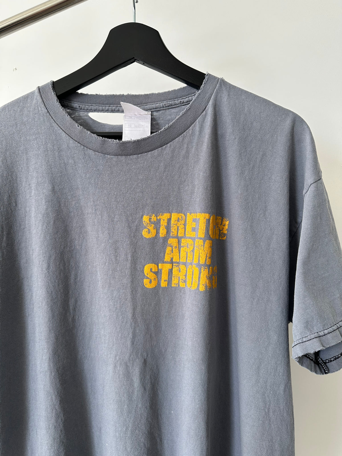 2000s Vintage Stretch Arm Strong Shirt