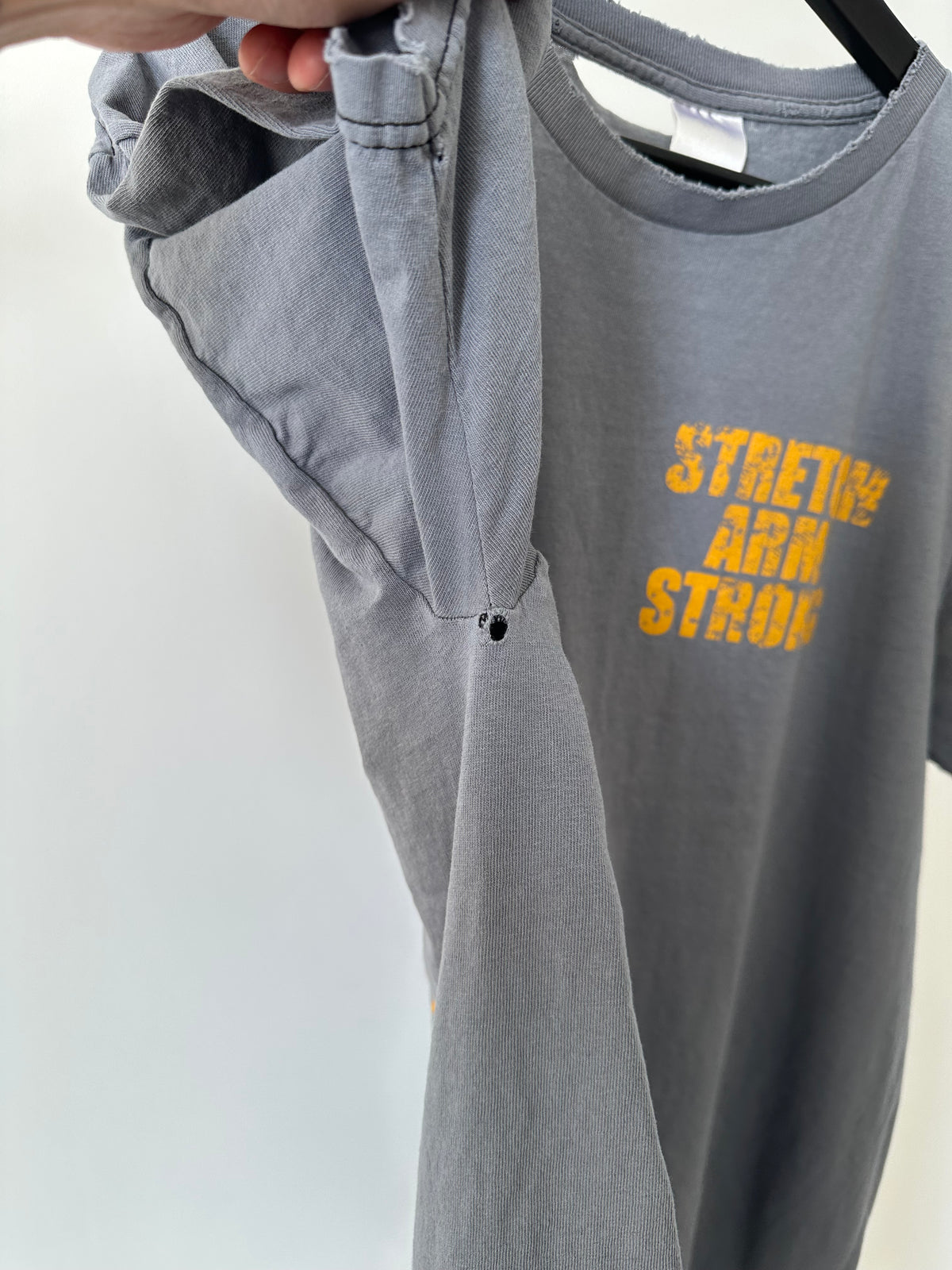 2000s Vintage Stretch Arm Strong Shirt